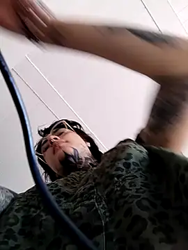 Snapshot of taaylor33 chatting on 11-19-25, 05:57 taaylor33 online show from 11-19-25, 05:57