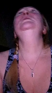 Snapshot of blondyaguar chatting on 12-05-24, 04:44 blondyaguar online show from 12-05-24, 04:44