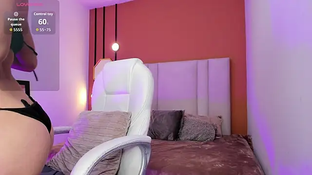 Snapshot of Chloe_fischer_ chatting on 12-18-25, 03:18 Chloe fischer online show from 12-18-25, 03:18