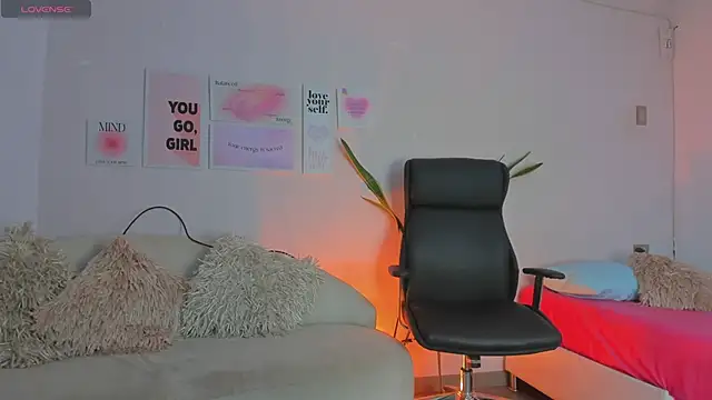 Snapshot of MissSussy chatting on 01-09-25, 03:15 MissSussy online show from 01-09-25, 03:15