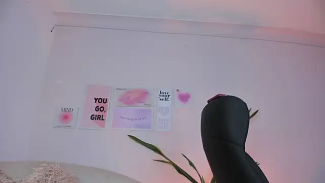 Snapshot of MissSussy chatting on 01-25-25, 09:35 MissSussy online show from 01-25-25, 09:35