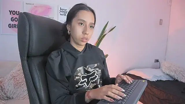 Snapshot of MissSussy chatting on 01-29-25, 03:01 MissSussy online show from 01-29-25, 03:01