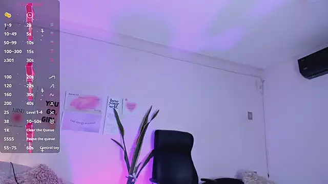 Snapshot of MissSussy chatting on 02-13-25, 03:18 MissSussy online show from 02-13-25, 03:18