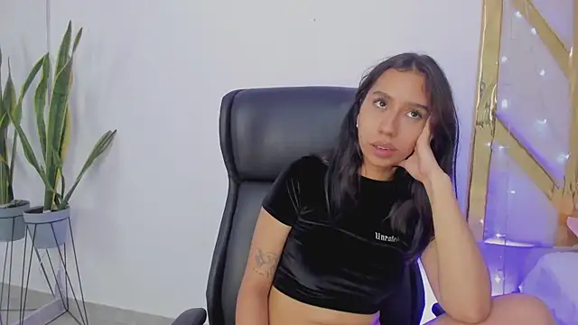 Snapshot of MissSussy chatting on 03-12-25, 03:35 MissSussy online show from 03-12-25, 03:35