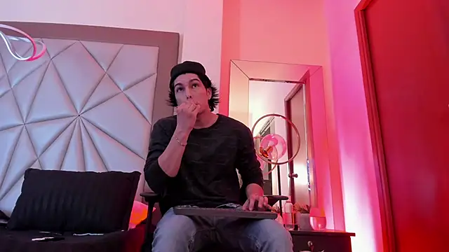 Karimferrer online show from 12-06-24, 03:41