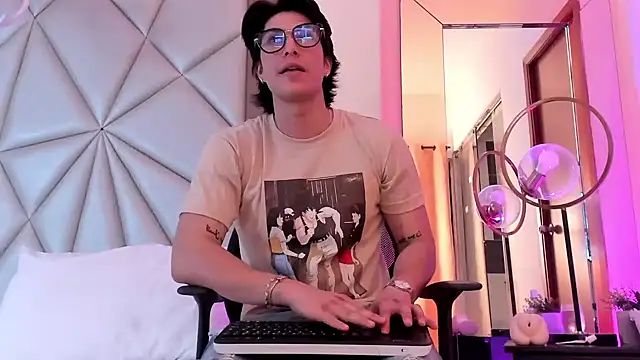 Karimferrer online show from 12-16-24, 03:51