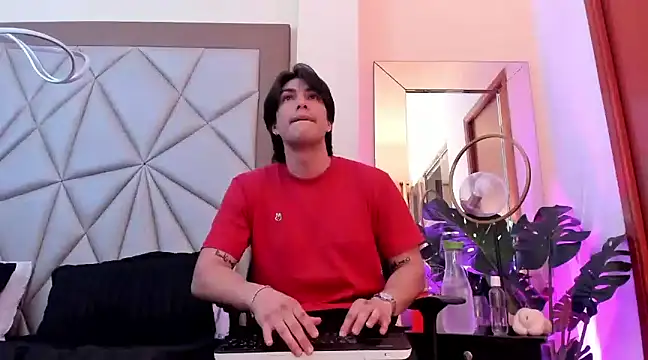 Karimferrer online show from 12-31-24, 04:06