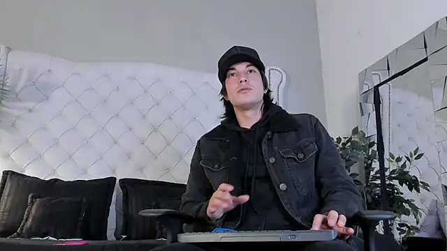 Karimferrer online show from 11-28-25, 09:06