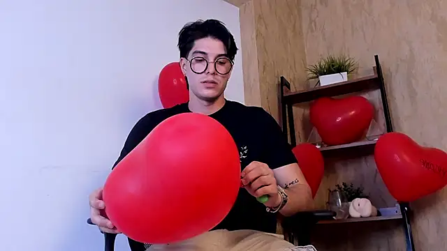 Karimferrer online show from 02-15-26, 03:58