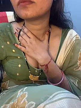 Snapshot of Spicy_sari_girl chatting on 03-01-25, 11:26 Spicy sari girl online show from 03-01-25, 11:26