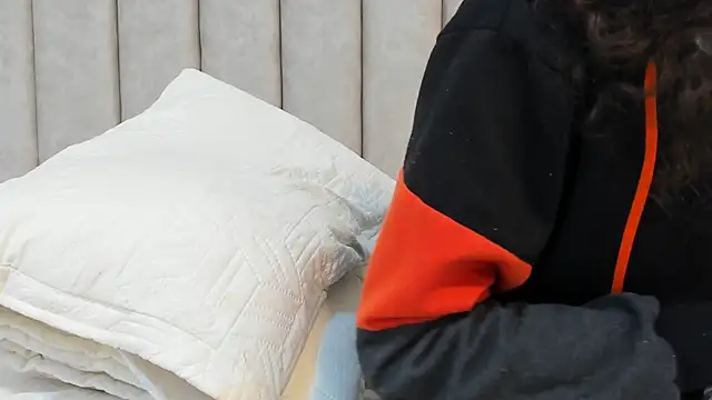 FreyaMoller online show from 02-06-25, 12:54