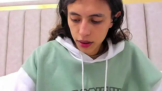 FreyaMoller online show from 03-12-26, 06:36