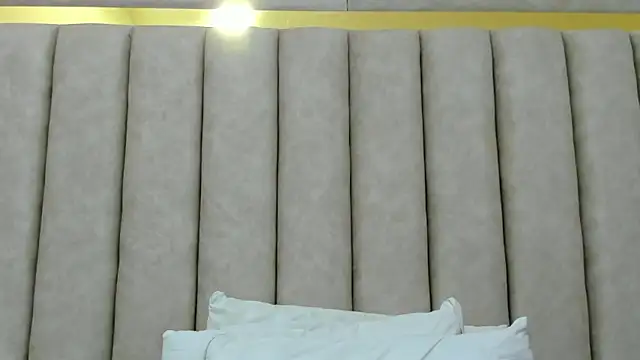 FreyaMoller online show from 04-25-26, 07:22