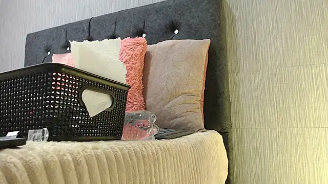 Isabela cameron vn online show from 04-24-26, 03:31