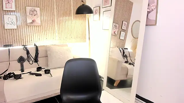 RACHEL EV online show from 09-18-25, 04:36