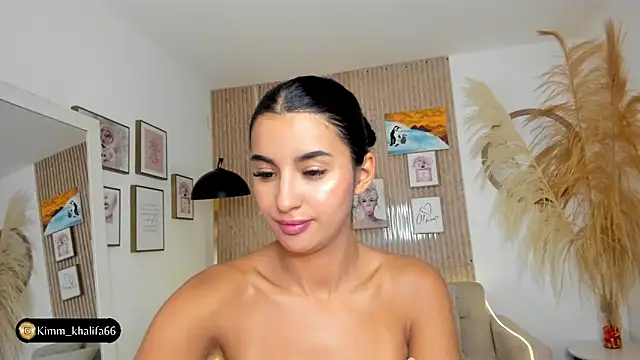 Snapshot of Kimm_khalifa chatting on 01-25-25, 02:04 Kimm khalifa online show from 01-25-25, 02:04