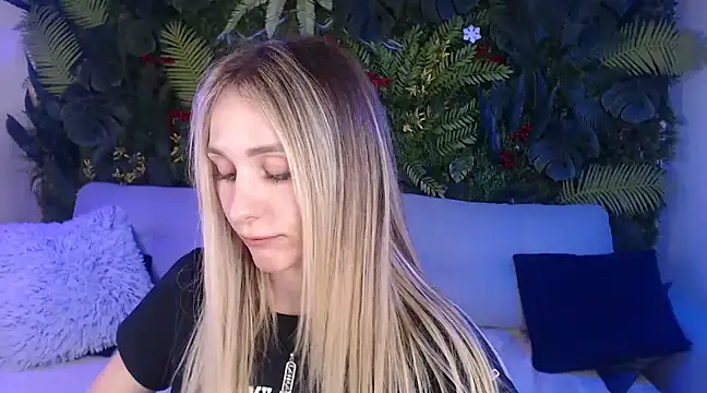 Snapshot of Horny_Blond chatting on 03-01-25, 09:18 Horny Blond online show from 03-01-25, 09:18