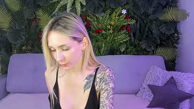 Snapshot of Horny_Blond chatting on 11-08-25, 09:09 Horny Blond online show from 11-08-25, 09:09