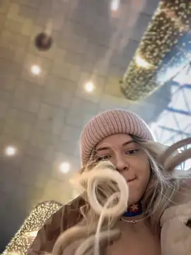 Snapshot of Times__Square chatting on 12-22-24, 09:11 Times Square online show from 12-22-24, 09:11