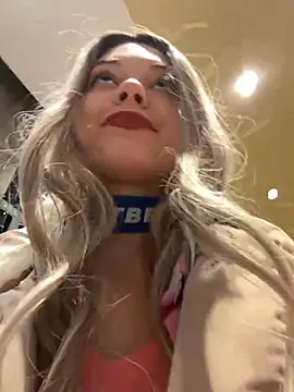 Snapshot of Times__Square chatting on 12-28-24, 05:12 Times Square online show from 12-28-24, 05:12