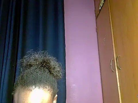 Queen petite  online show from 04-22-26, 07:48