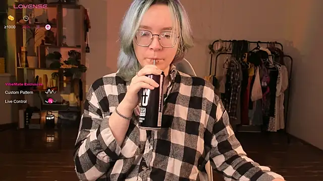 alisahug online show from 10-02-25, 03:30