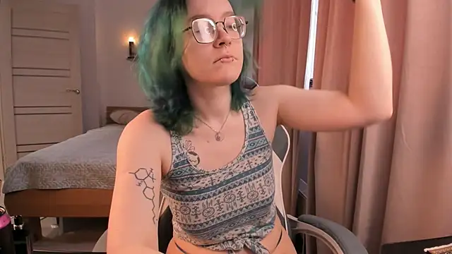 alisahug online show from 11-19-25, 06:35