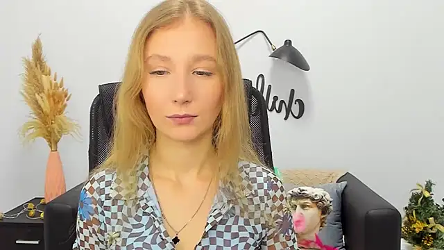 LolaWilsons online show from 01-07-25, 07:20