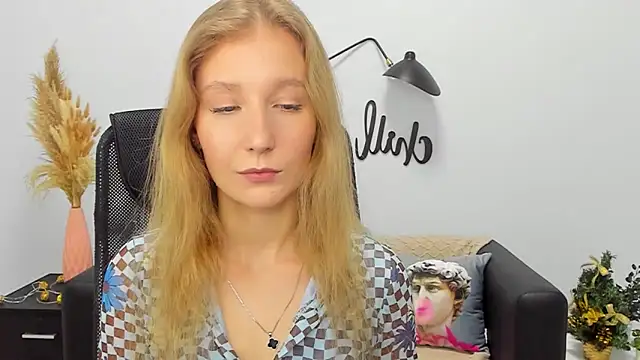 LolaWilsons online show from 01-07-25, 02:19