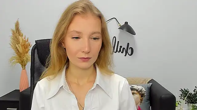 LolaWilsons online show from 01-10-25, 06:20