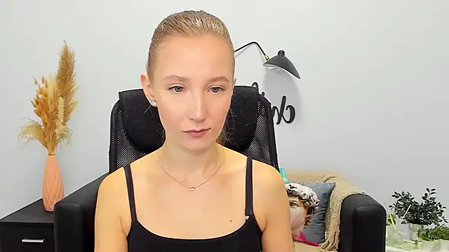 LolaWilsons online show from 01-21-25, 06:22