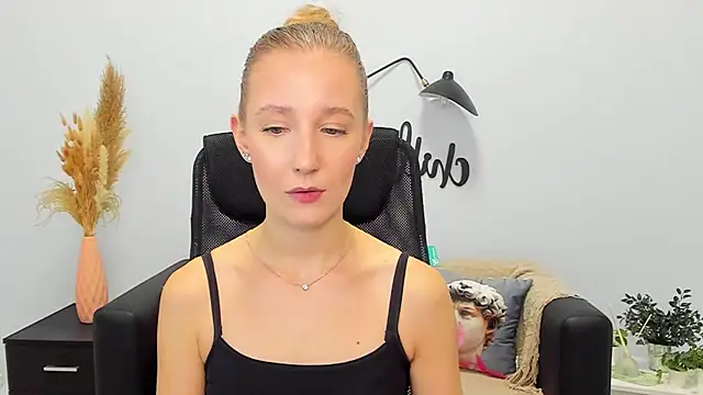 LolaWilsons online show from 01-21-25, 01:22