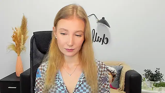 LolaWilsons online show from 01-22-25, 06:20