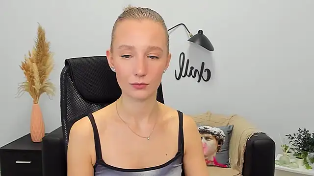 LolaWilsons online show from 01-31-25, 09:27