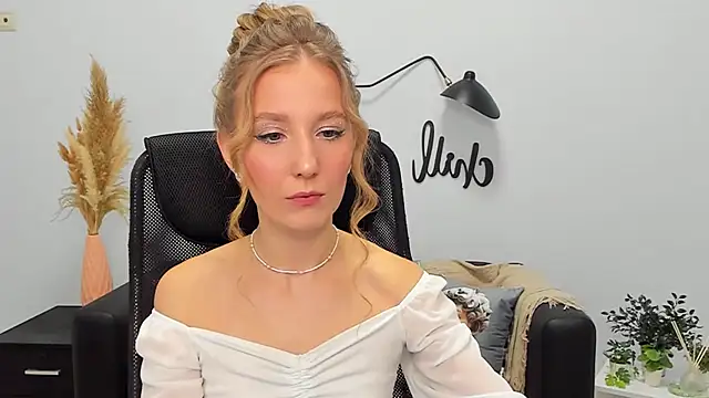 LolaWilsons online show from 02-08-25, 03:00