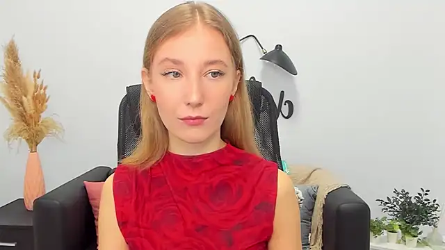 LolaWilsons online show from 02-24-25, 06:16