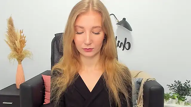 LolaWilsons online show from 02-27-25, 06:18