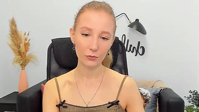 LolaWilsons online show from 03-21-25, 06:16