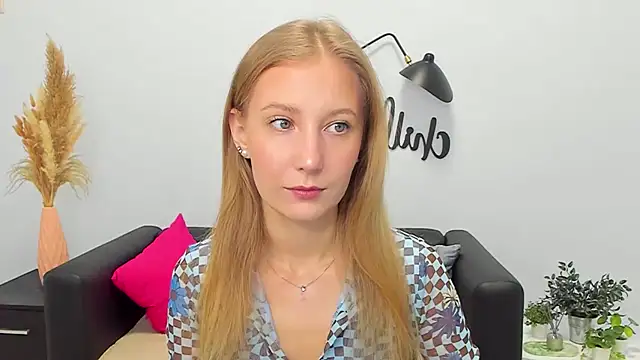 LolaWilsons online show from 12-05-25, 07:28