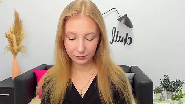 LolaWilsons online show from 12-15-25, 07:12