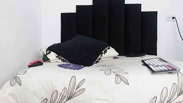 Snapshot of MarcoAlexLatino chatting on 02-16-25, 02:20 MarcoAlexLatino online show from 02-16-25, 02:20