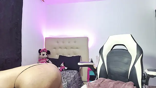 Snapshot of Isis_brown7 chatting on 02-21-25, 10:48 Isis brown7 online show from 02-21-25, 10:48