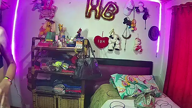 Snapshot of alexxa_dirty chatting on 01-15-25, 04:00 alexxa dirty online show from 01-15-25, 04:00