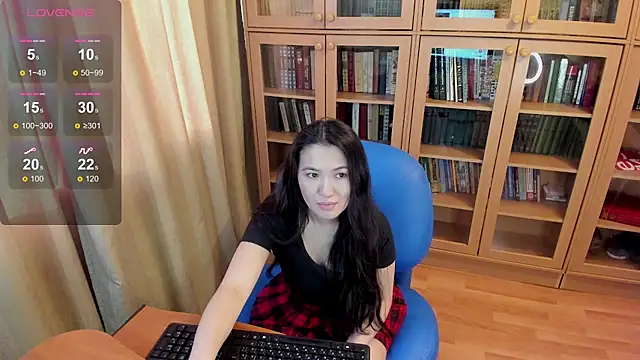 Snapshot of NikkiNSerdron chatting on 12-19-24, 04:56 NikkiNSerdron online show from 12-19-24, 04:56