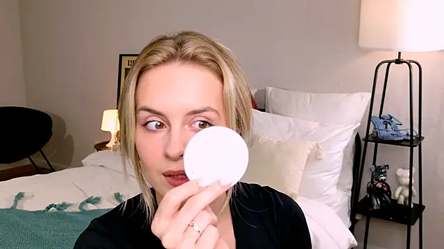 RozzitaBedberry online show from 09-20-25, 06:14