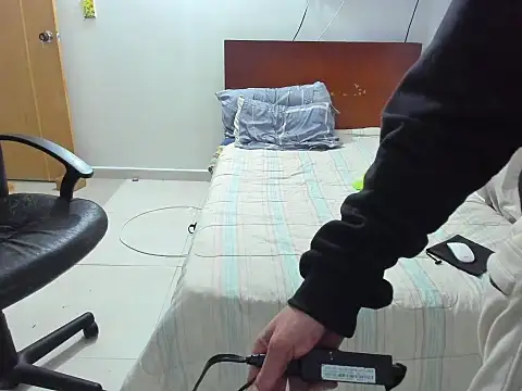 Snapshot of Chandler_ken chatting on 11-21-25, 01:26 Chandler ken online show from 11-21-25, 01:26