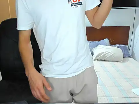 Snapshot of Chandler_ken chatting on 11-26-25, 01:17 Chandler ken online show from 11-26-25, 01:17