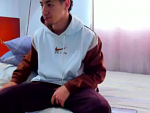 Snapshot of Chandler_ken chatting on 11-28-25, 01:14 Chandler ken online show from 11-28-25, 01:14