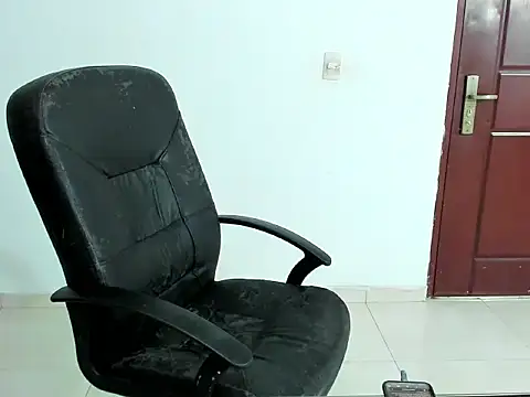 Snapshot of Chandler_ken chatting on 12-01-25, 01:21 Chandler ken online show from 12-01-25, 01:21