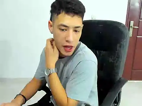 Snapshot of Chandler_ken chatting on 12-02-25, 01:11 Chandler ken online show from 12-02-25, 01:11